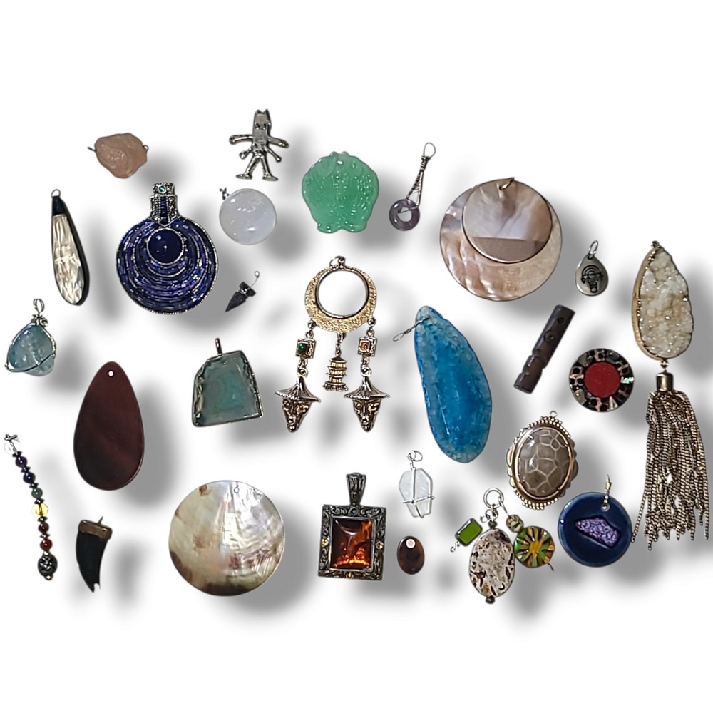 Lot 27 Vintage Asian Pacific Pendants Charms Shell Stone Mother Pearl Jewelry